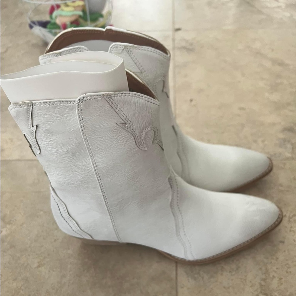 NEW Distressed Pointy Toe Stack Block Heel Western Ankle Booties Boots Off White